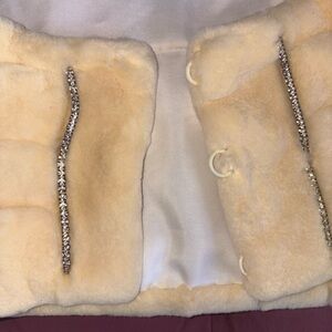 Luxurious Cream real Fur Women's Cape crystals